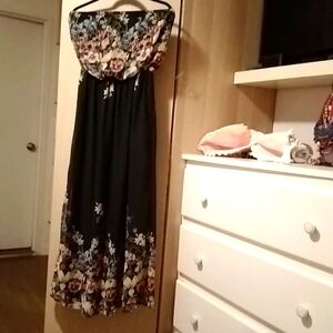 Event sleeveless maxi Dress sz ML